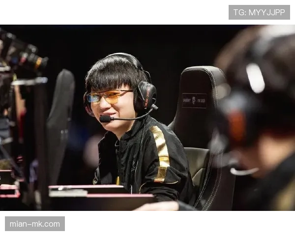 聚焦：穆西亚拉穿裆过人后直塞助攻，安联球场瞬间沸腾